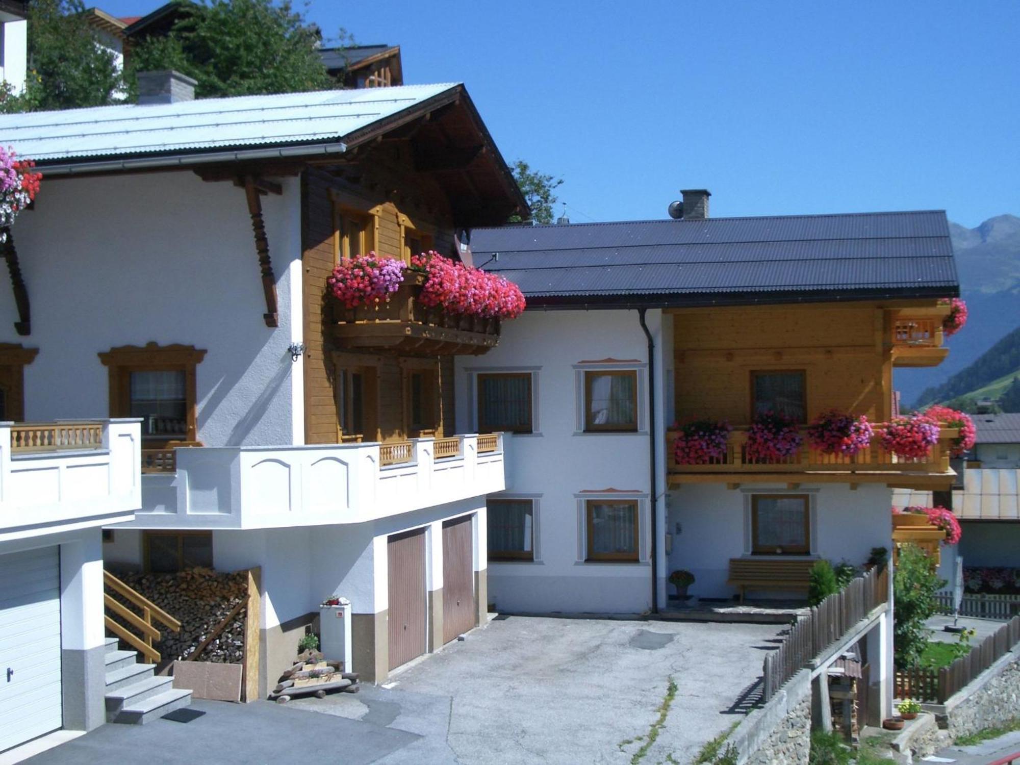 Apartment With Mountain Views From The Balcony カップル エクステリア 写真